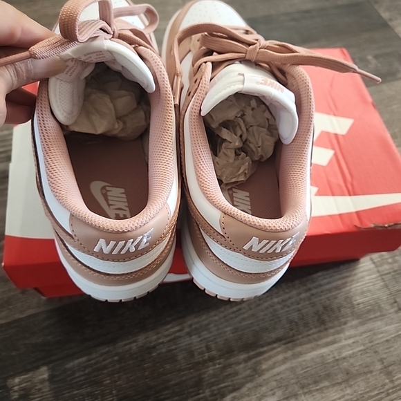 Nike Women's Sneakers in Rose Whisper and White - Picture 5 of 6